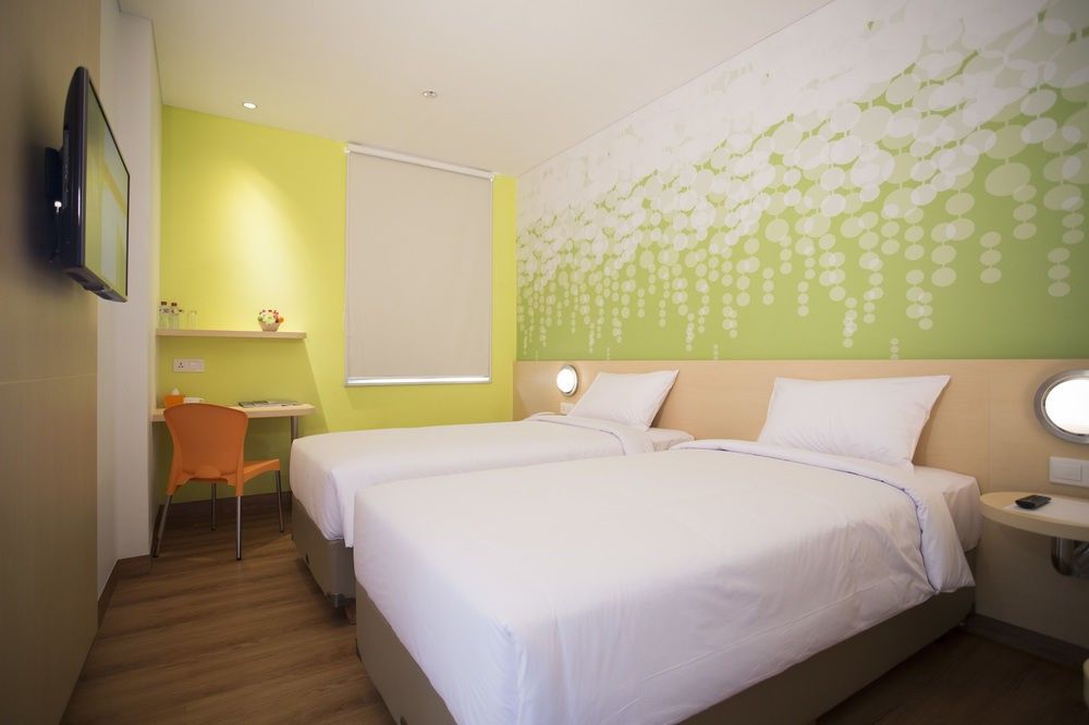 Yello Hotel Jemursari Surabaia Exterior foto