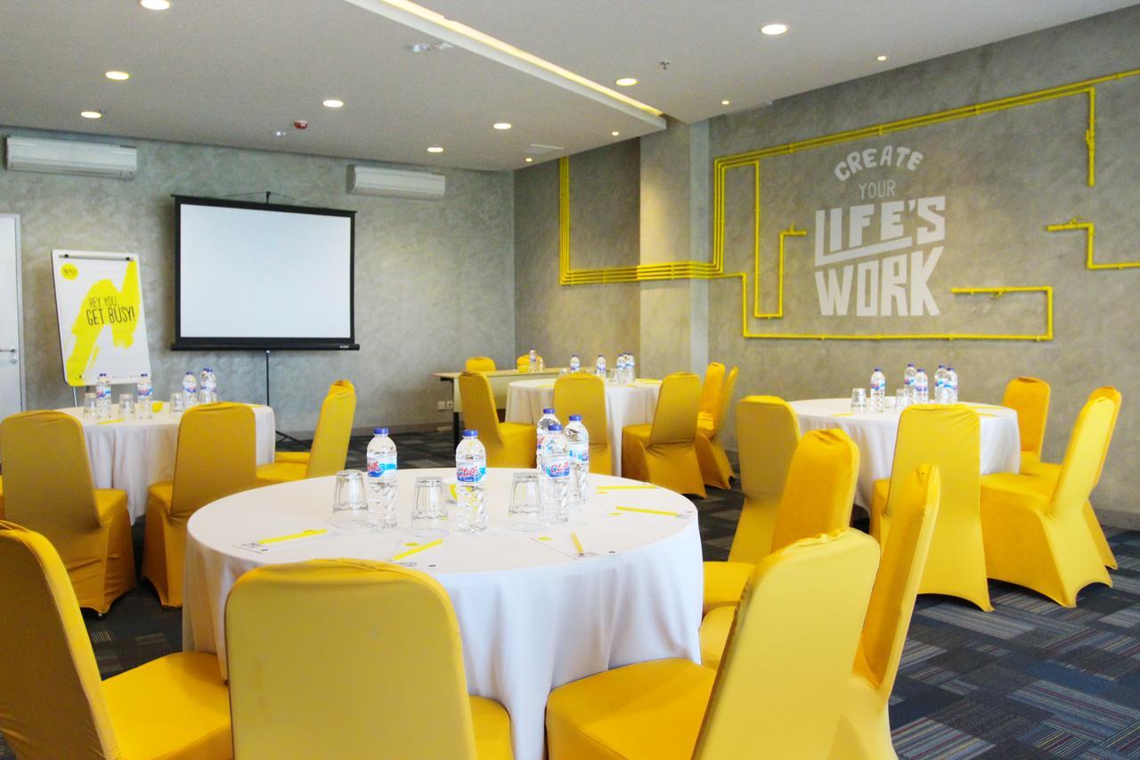 Yello Hotel Jemursari Surabaia Exterior foto