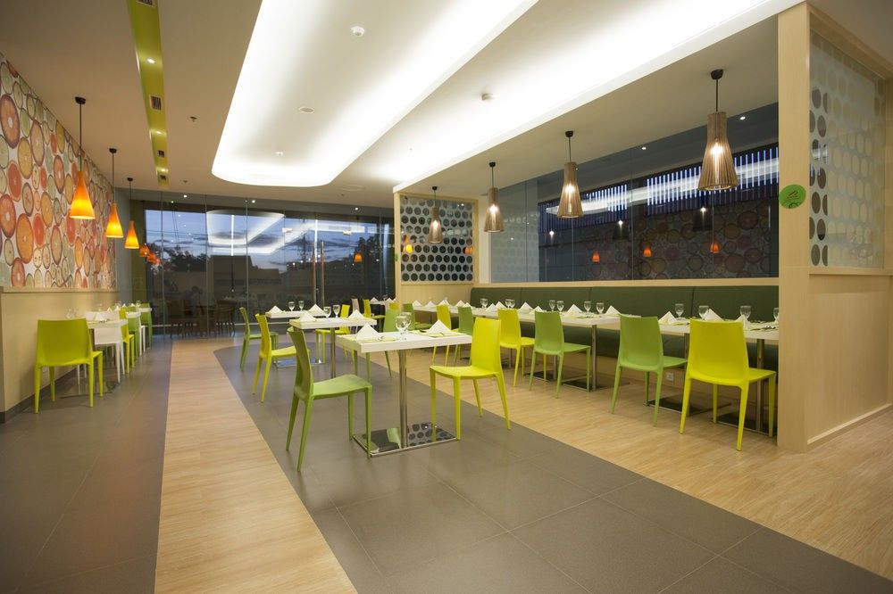 Yello Hotel Jemursari Surabaia Exterior foto