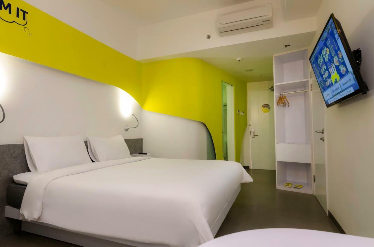 Yello Hotel Jemursari Surabaia Exterior foto