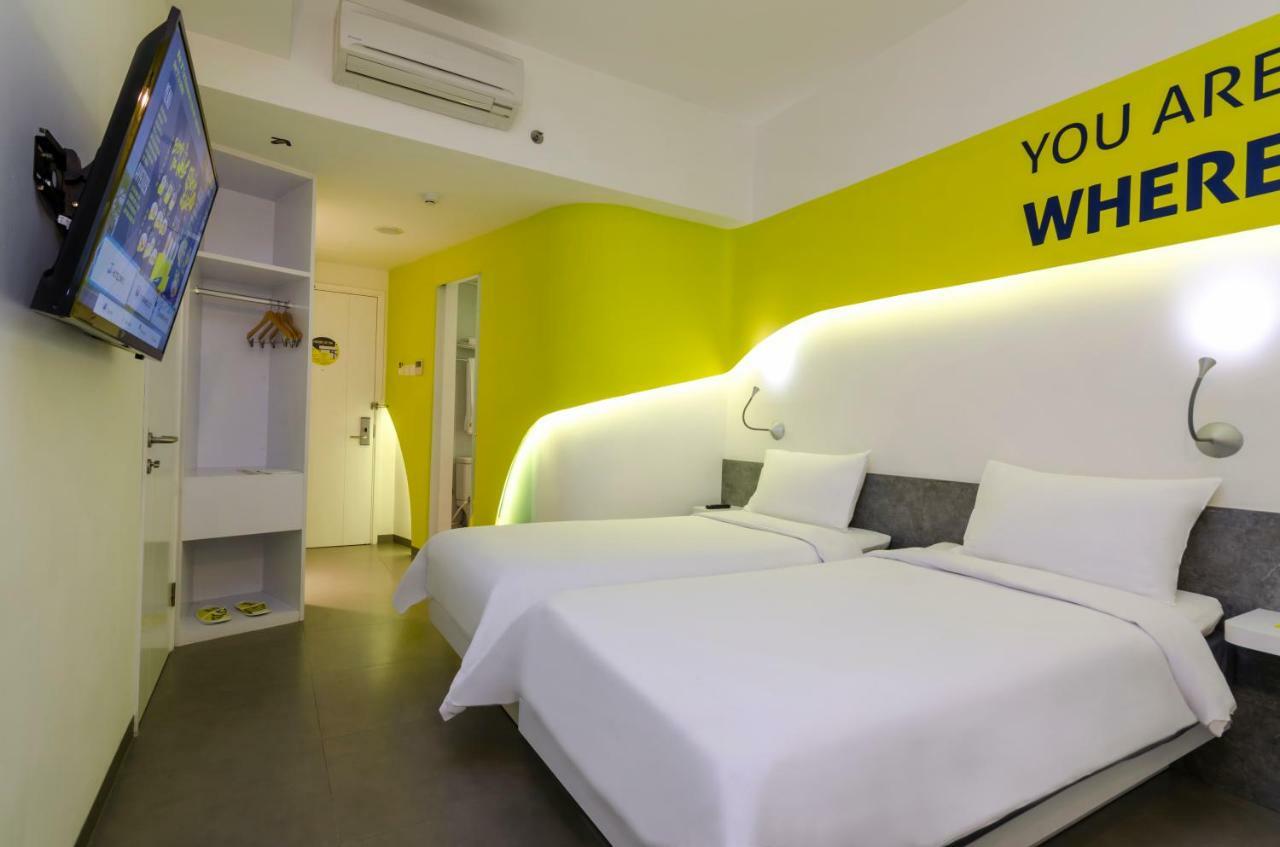 Yello Hotel Jemursari Surabaia Exterior foto